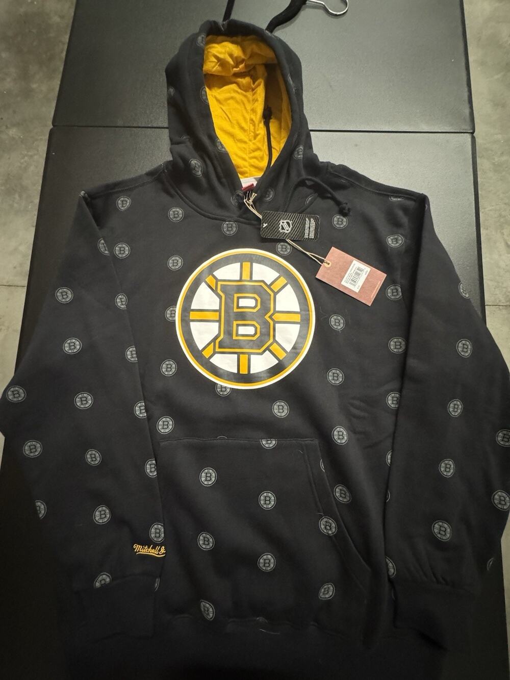 NWT Men’s Mitchell & Ness NHL Boston Bruins AOP Fleece Hoodie Large Black